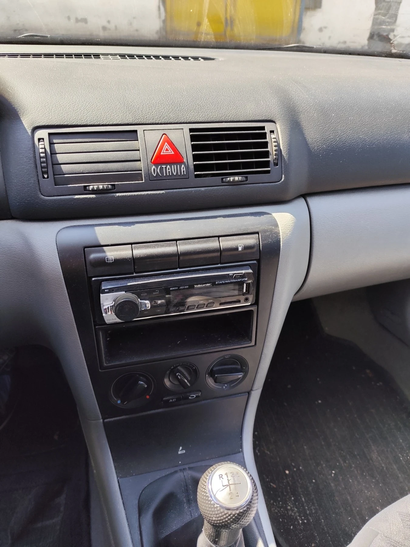 Skoda Octavia 1.9 TDI 90 кс Обслужена Нов Внос * Климатик*  - изображение 10
