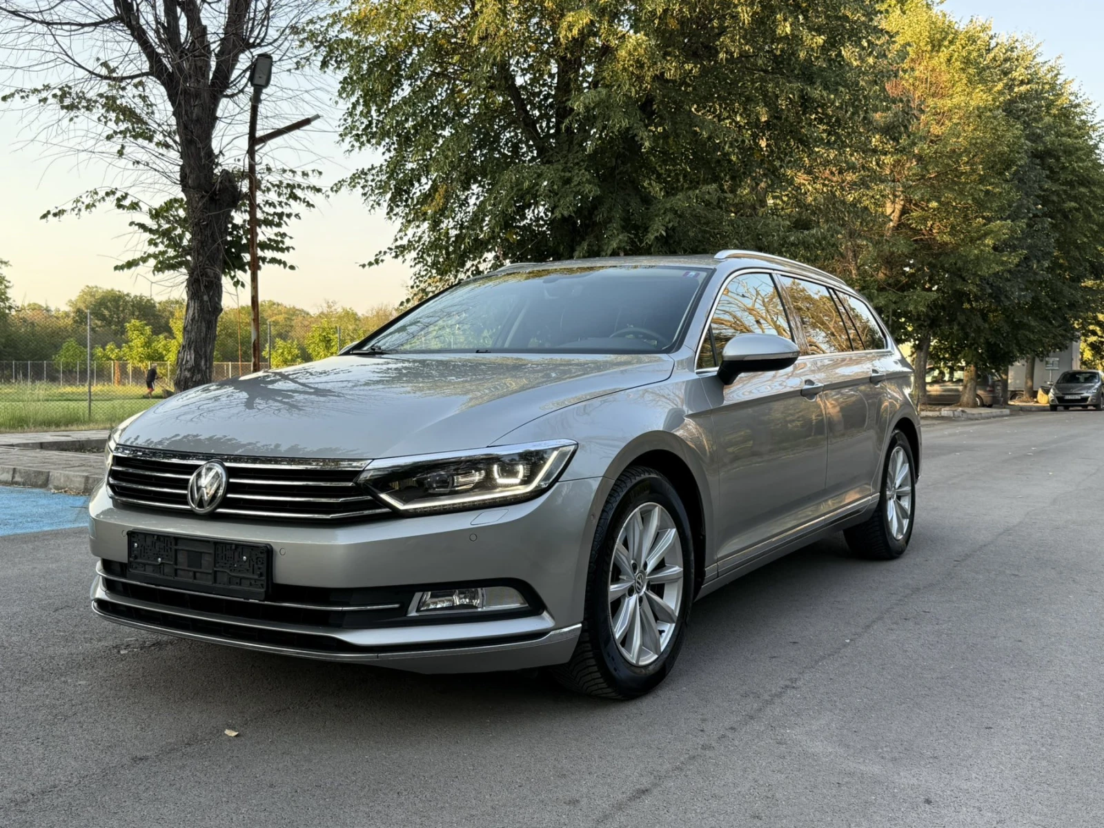 VW Passat 2.0 TDI HIGHLINE, DIGITAL, LED, 360  Камери, Кожа, - изображение 4