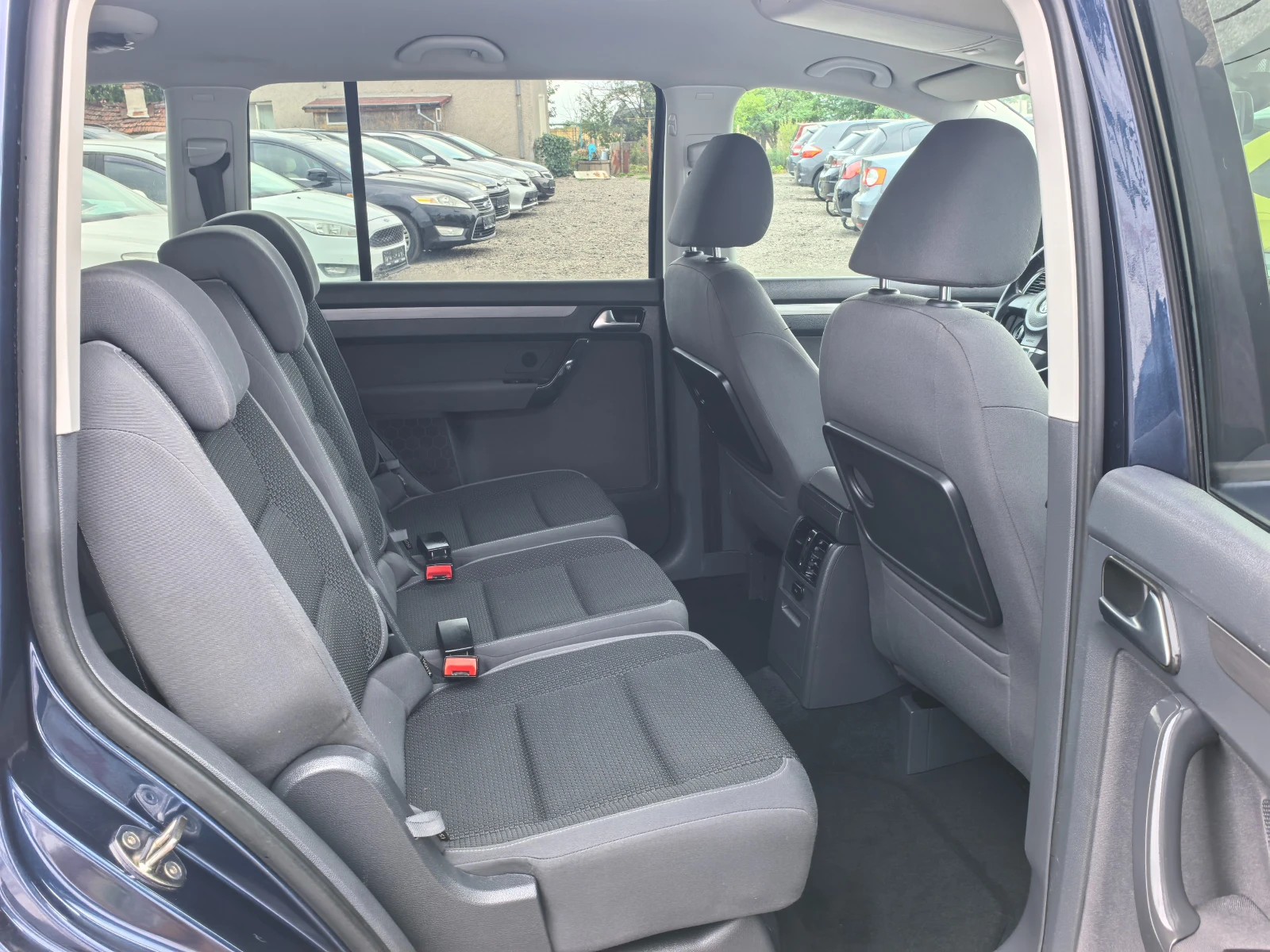 VW Touran 1.6TDI | Mobile.bg — изображение 12