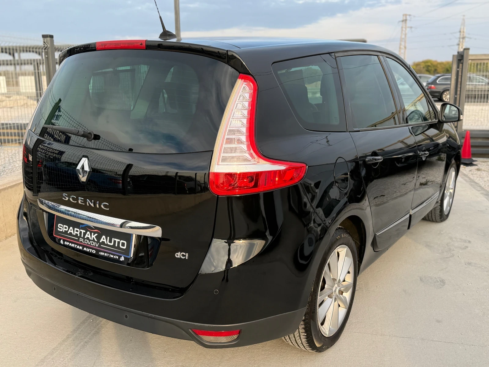 Renault Grand scenic 1.5DCI* 6+ 1* 2013г* РЪЧКА* ТОП СЪСТОЯНИЕ*  - изображение 4