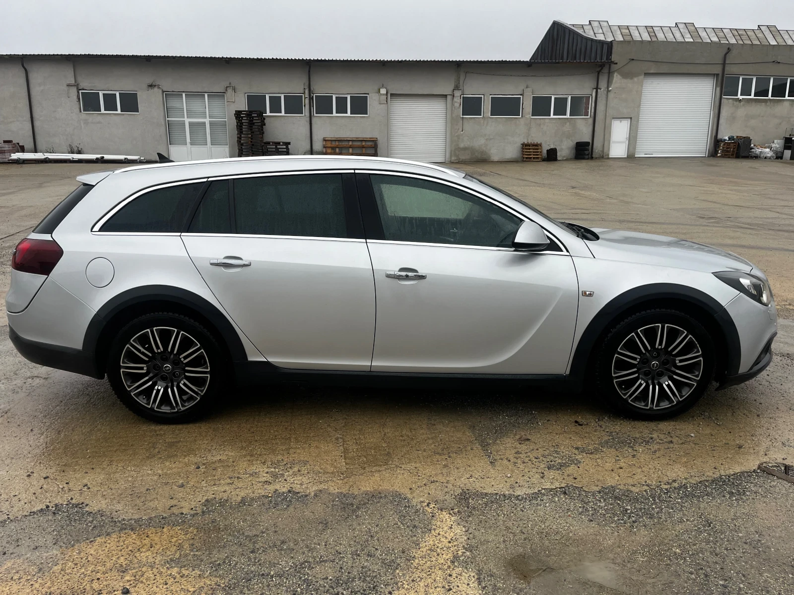 Opel Insignia Cross tourer 4X4 FULL Recaro 168000 НОВ ВНОС - изображение 2
