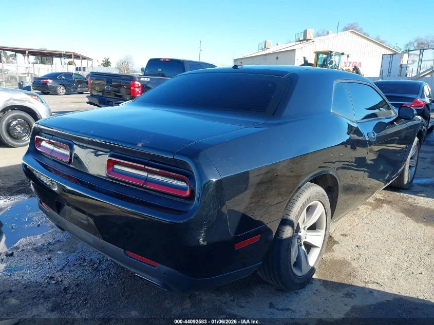 Dodge Challenger 3.6L V-6 DOHC, VVT, 305HP Rear Wheel Drive | Mobile.bg � ����������� 11