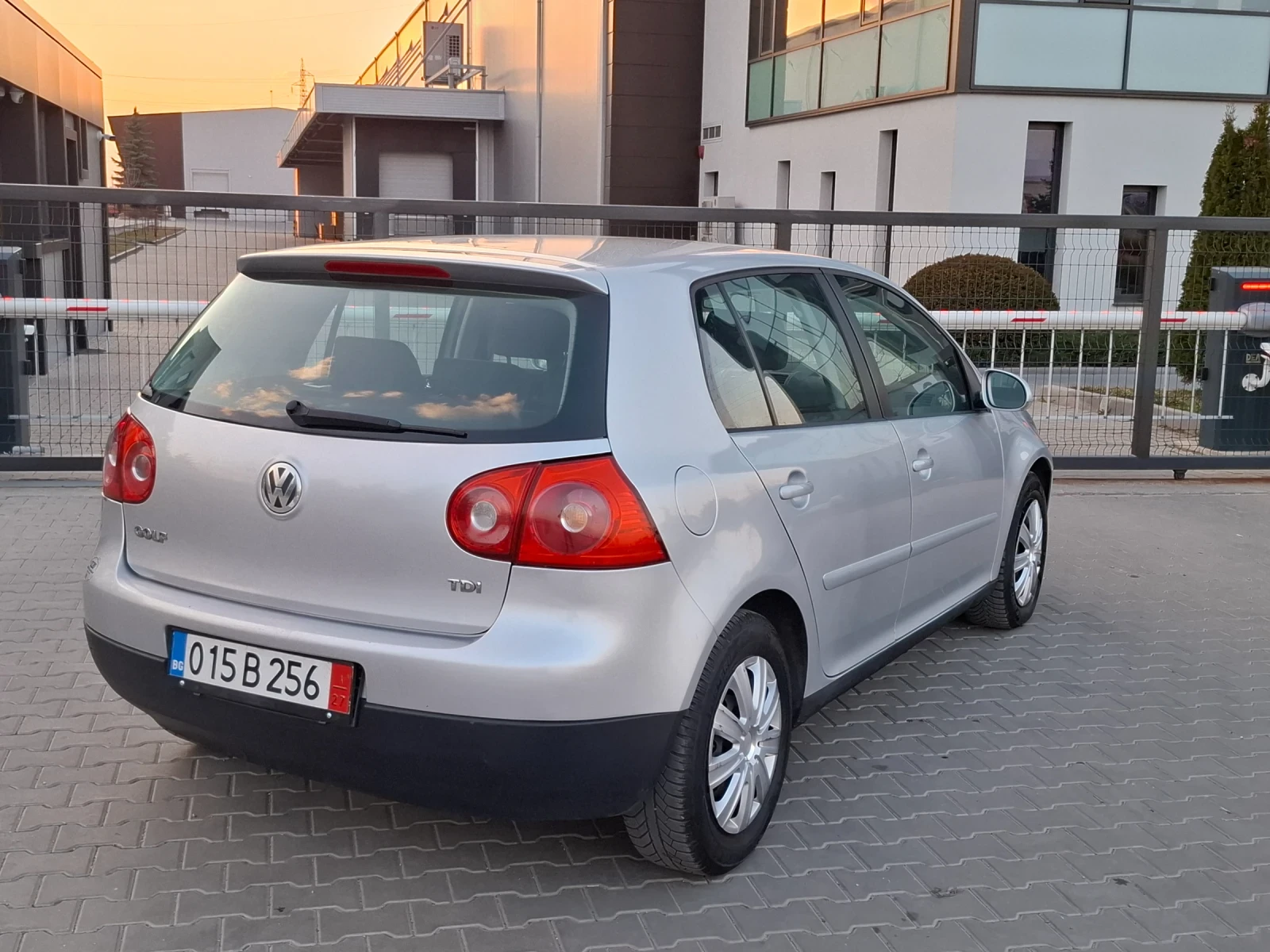 VW Golf 1.9TDI* (105кс)* * KLIMATRONIK* * НОВ ВНОС* , снимка 15 - Автомобили и джипове - 53866069