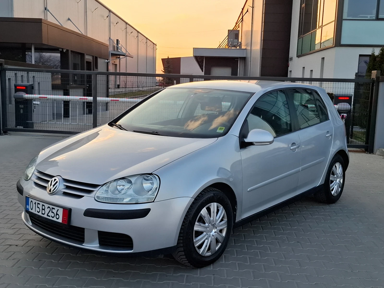 VW Golf 1.9TDI* (105кс)* * KLIMATRONIK* * НОВ ВНОС* , снимка 5 - Автомобили и джипове - 53866069