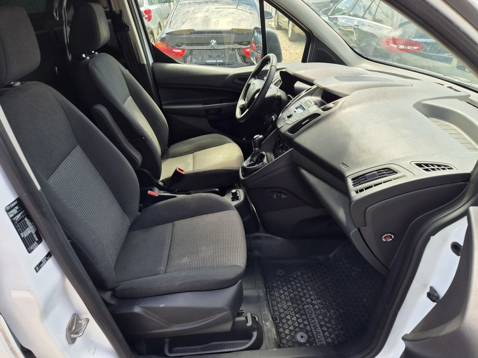 Ford Connect 1.6 TDCI LANG, снимка 9 - Автомобили и джипове - 54037182