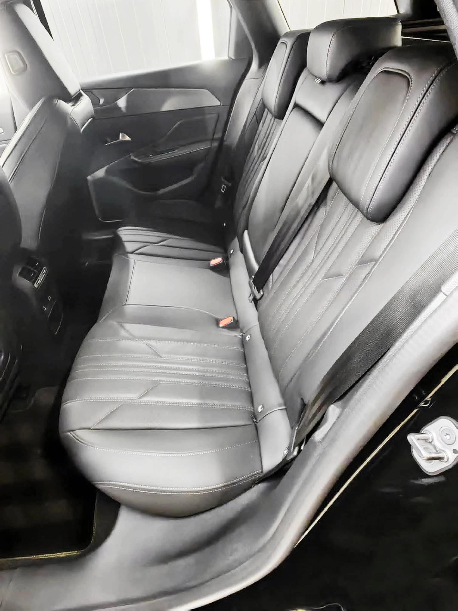 Peugeot 308 GT Plug In Hybrid Premium, снимка 15 - Автомобили и джипове - 54470827