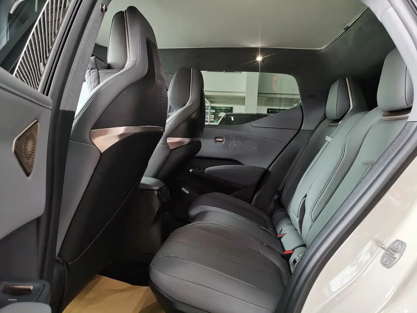 Zeekr 001  X 2023 RWD YOU Edition 4-seater, снимка 8 - Автомобили и джипове - 54625855