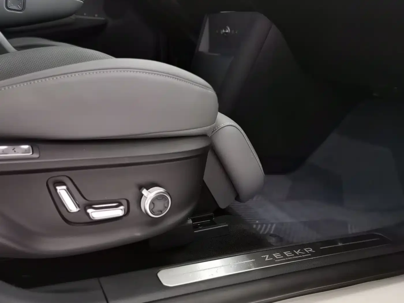 Zeekr 001  X 2023 RWD YOU Edition 4-seater, снимка 9 - Автомобили и джипове - 54625855