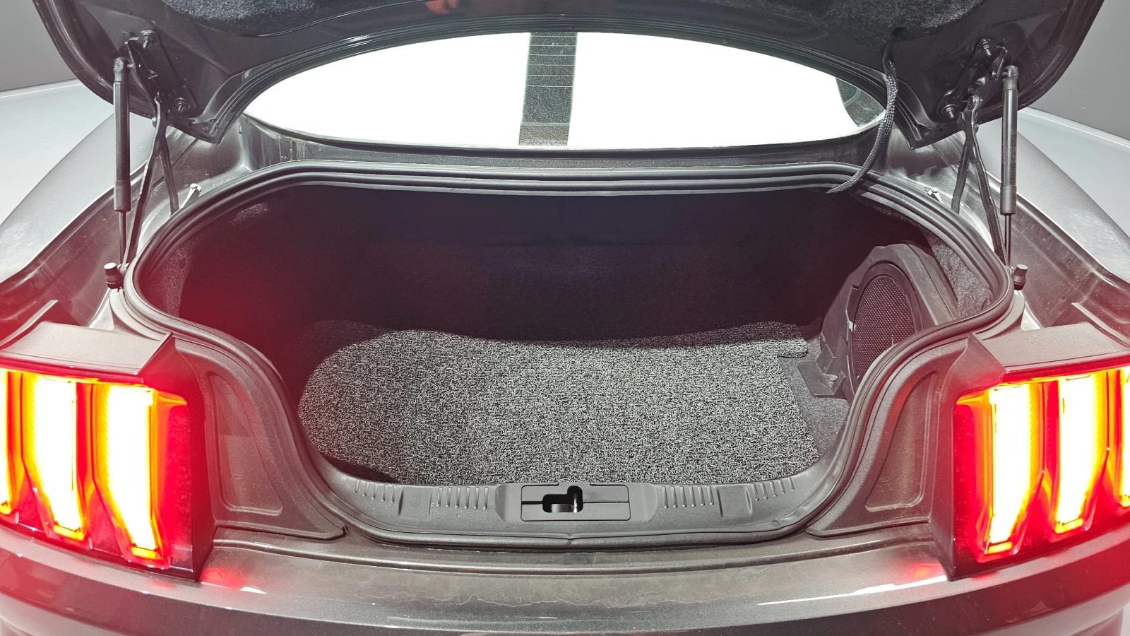 Ford Mustang ECOBOOST* DIGITAL DASH* ПОДГРЕВ* ОБДУХВАНЕ* КАМЕРА, снимка 17 - Автомобили и джипове - 54795108
