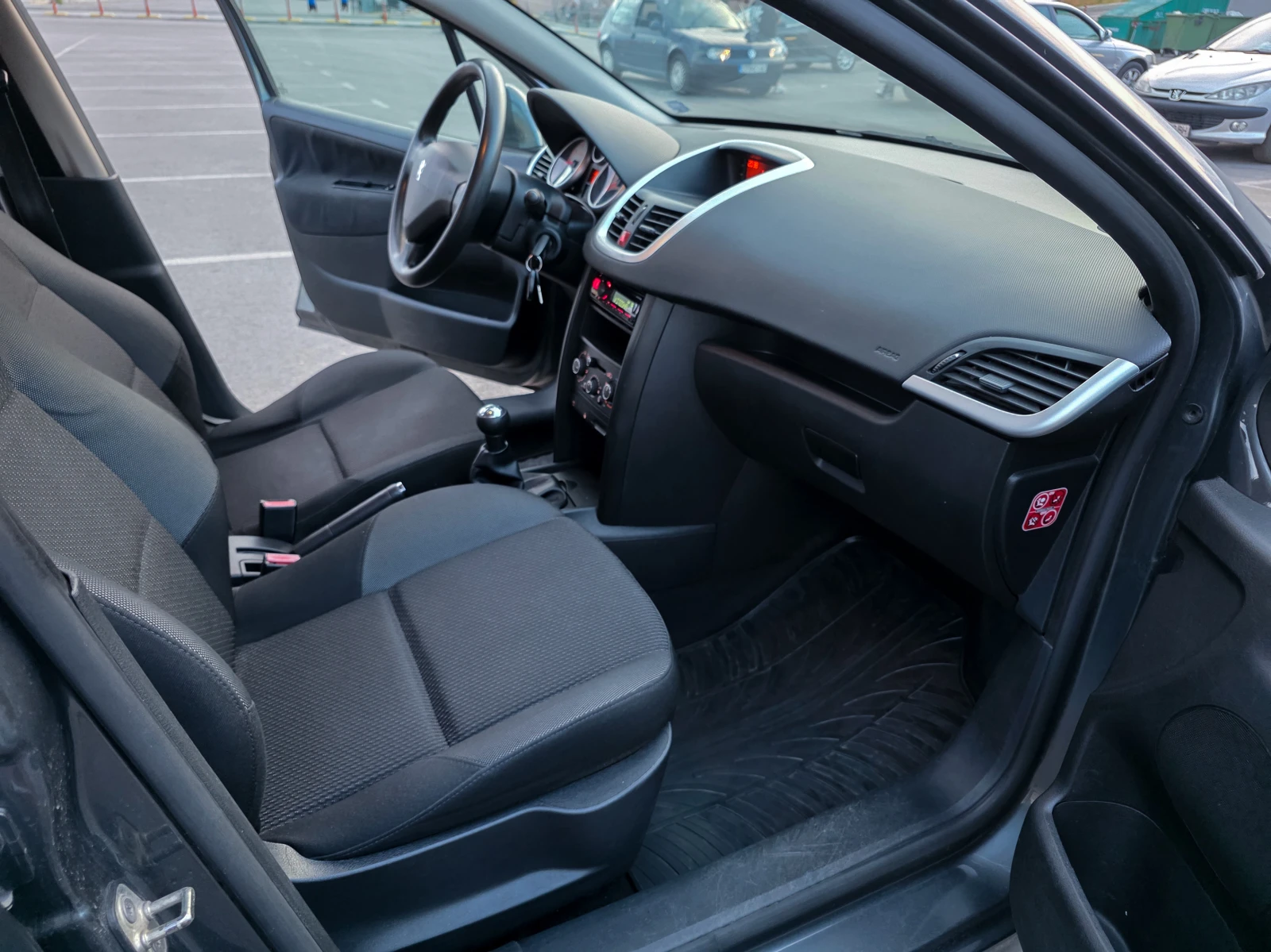 Peugeot 207, снимка 9 - Автомобили и джипове - 55150093
