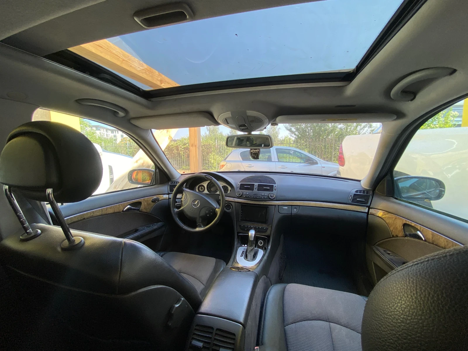 Mercedes-Benz E 220 Avantgarde  , снимка 4 - Автомобили и джипове - 55611445