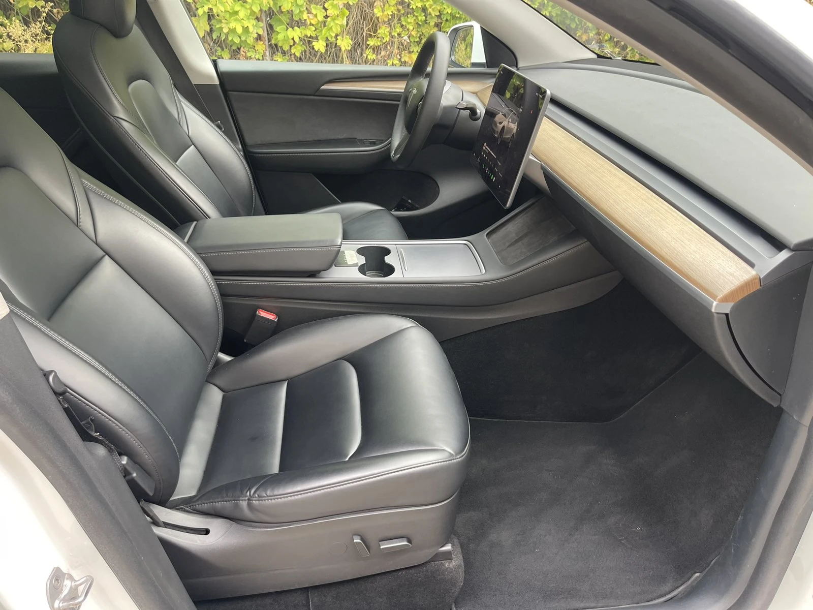 Tesla Model Y Long Range, снимка 15 - Автомобили и джипове - 55729347