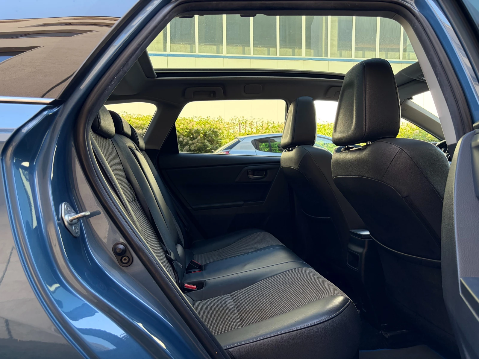 Toyota Auris 1.8Hybrid e-CVT SOL Extra Facelift- � �������� | Mobile.bg � ����������� 14