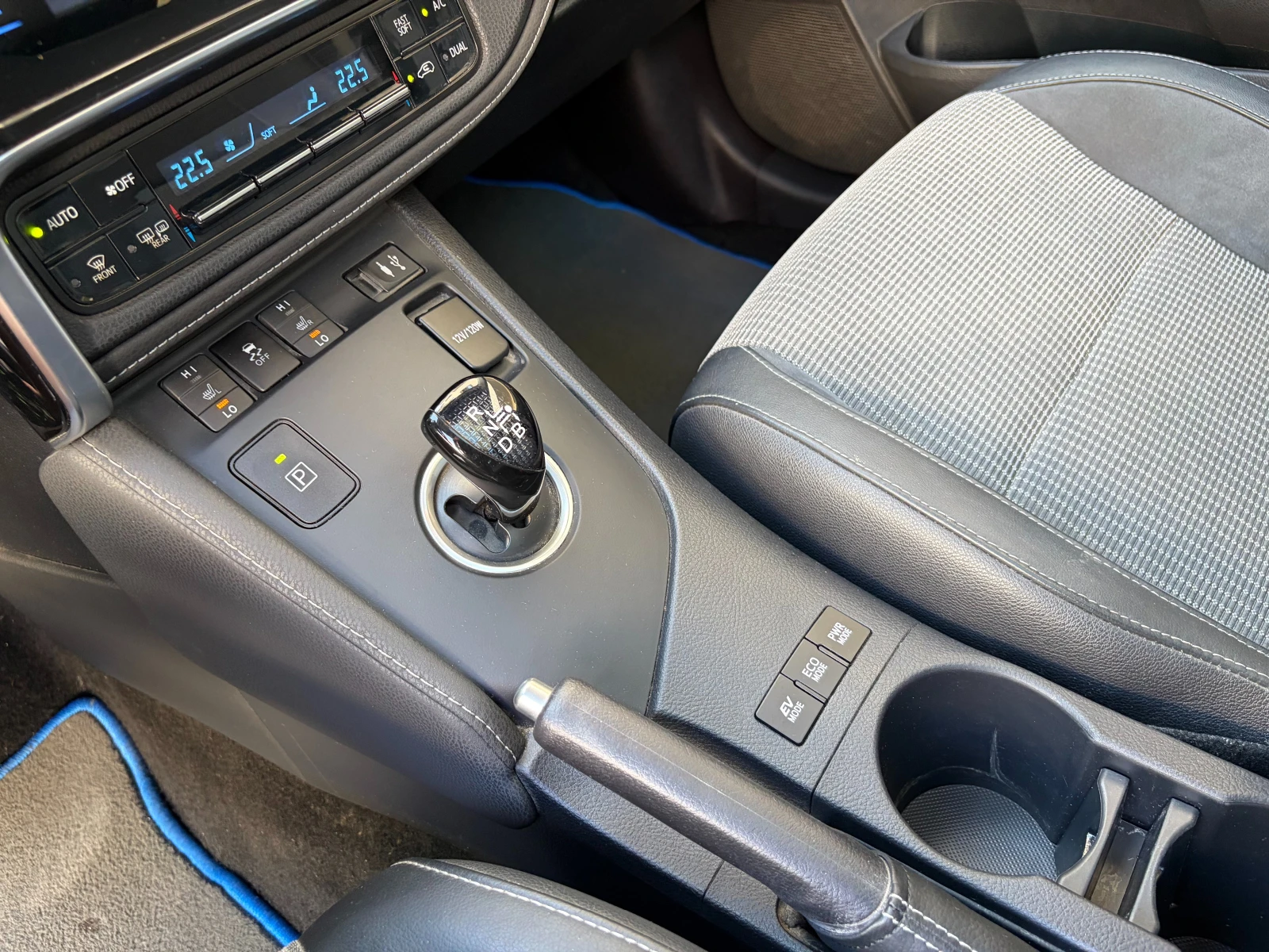 Toyota Auris 1.8Hybrid e-CVT SOL Extra Facelift- � �������� | Mobile.bg � ����������� 12