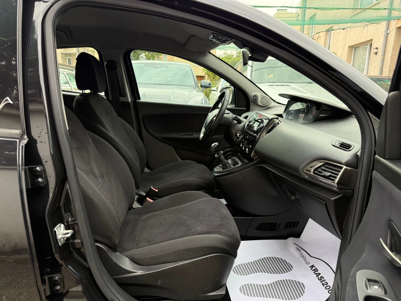 Lancia Ypsilon 1.2I ГАЗОВ ИНЖЕКЦИОН , снимка 13 - Автомобили и джипове - 56091682