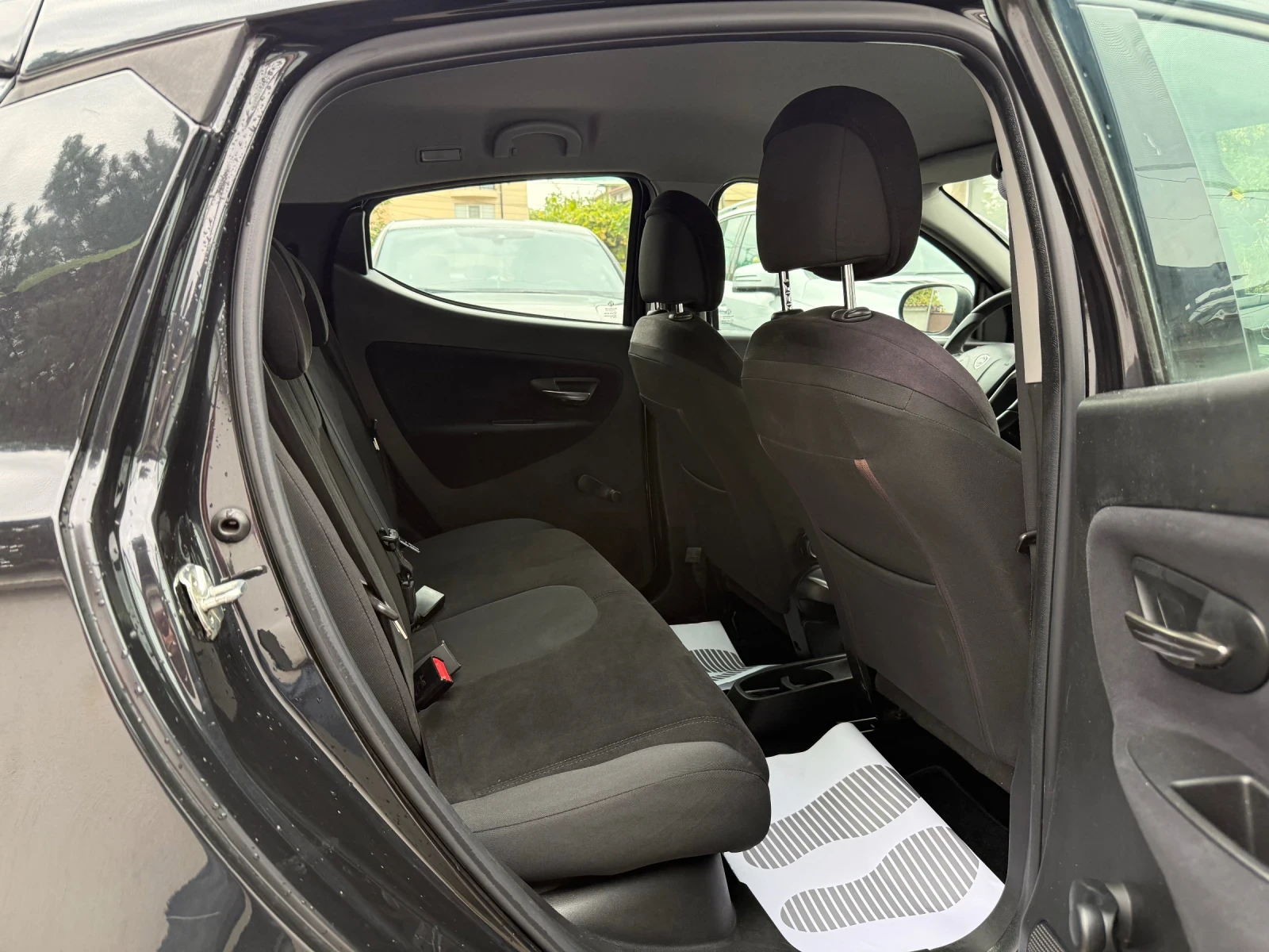 Lancia Ypsilon 1.2I ГАЗОВ ИНЖЕКЦИОН , снимка 14 - Автомобили и джипове - 56091682