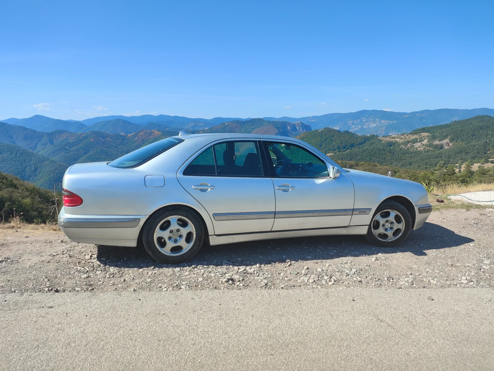 Mercedes-Benz E 200, снимка 3 - Автомобили и джипове - 56323606