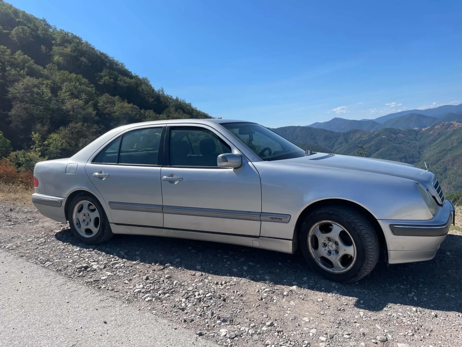 Mercedes-Benz E 200, снимка 4 - Автомобили и джипове - 56323606