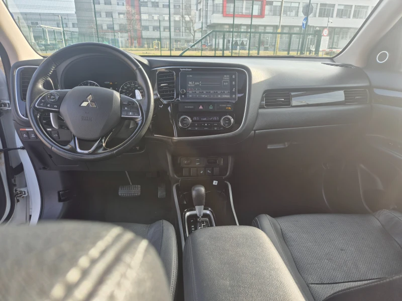 Mitsubishi Outlander 3.0 V6 AWD 6+ 1, снимка 11 - Автомобили и джипове - 48499695