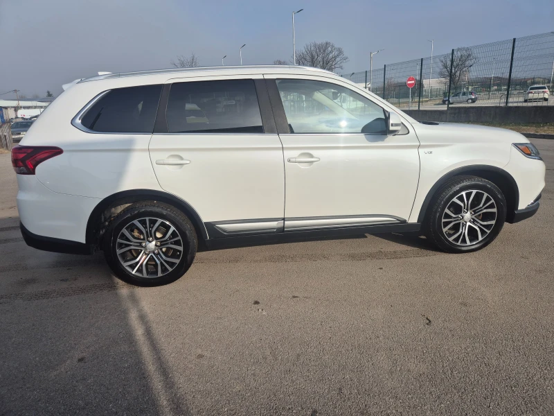 Mitsubishi Outlander 3.0 V6 AWD 6+ 1, снимка 10 - Автомобили и джипове - 48499695