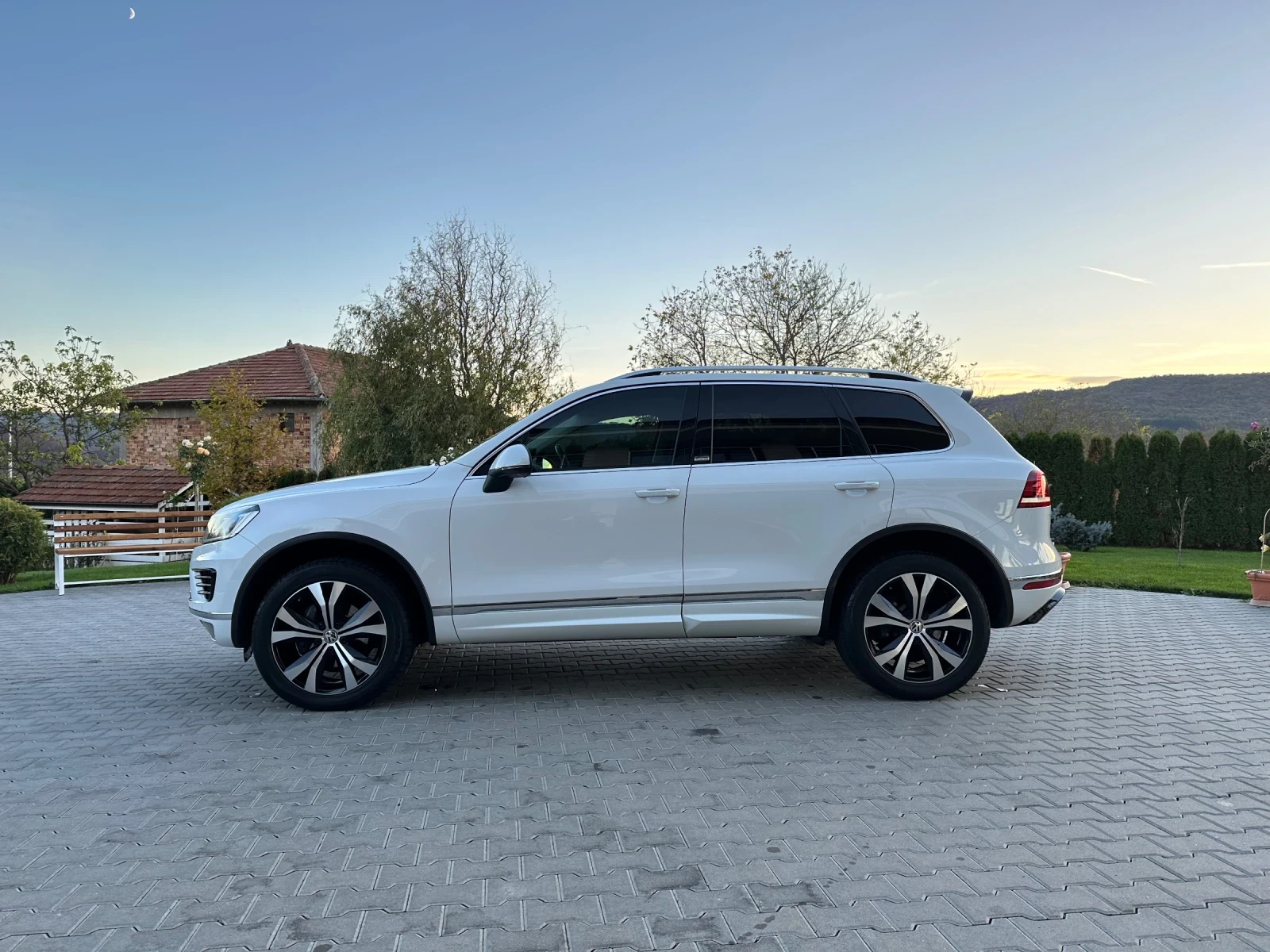 VW Touareg R-line Executive edition - изображение 6