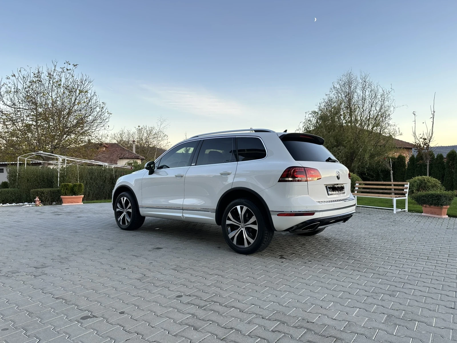 VW Touareg R-line Executive edition - изображение 5