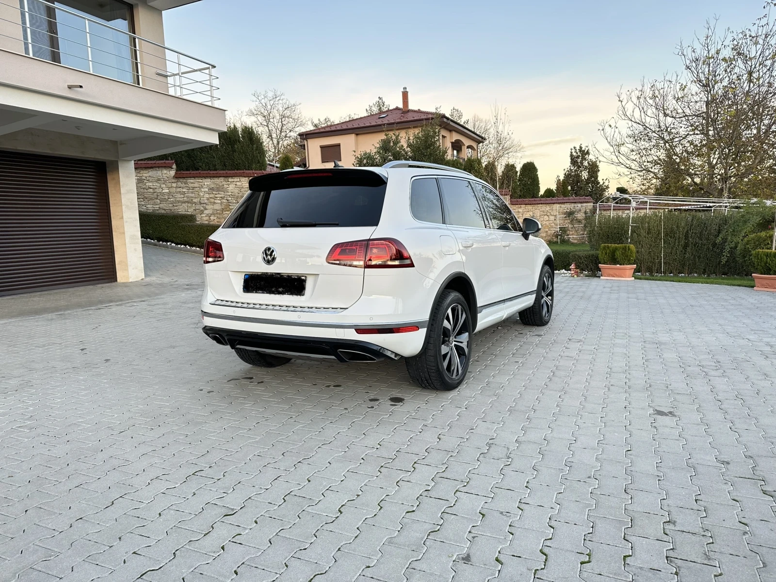 VW Touareg R-line Executive edition - изображение 4