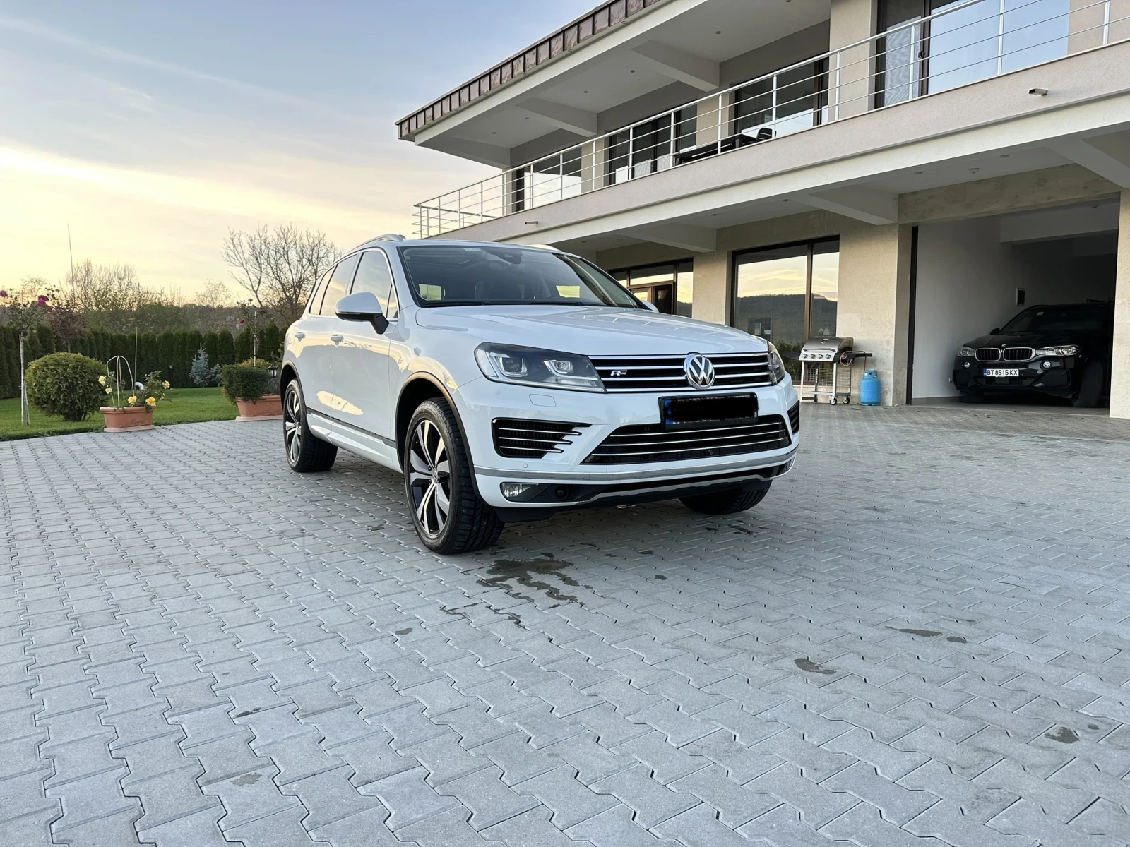 VW Touareg R-line Executive edition - изображение 2