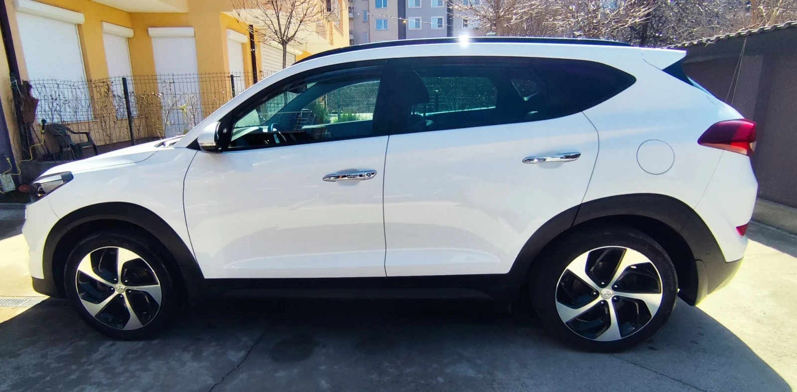 Hyundai Tucson 2.0CRDI 4WD Plena Swiss, снимка 4 - Автомобили и джипове - 53885586