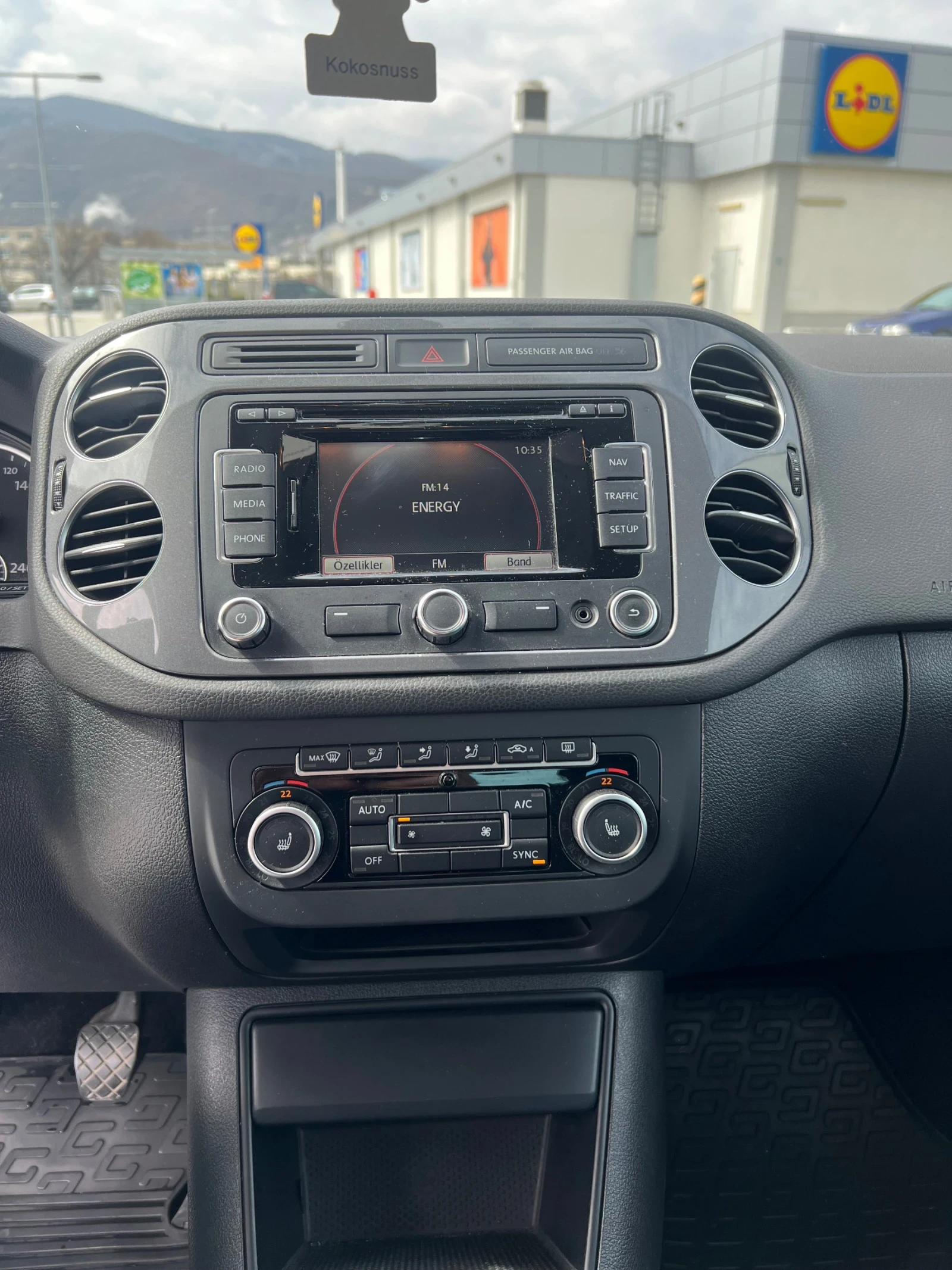 VW Tiguan, снимка 9 - Автомобили и джипове - 54039560