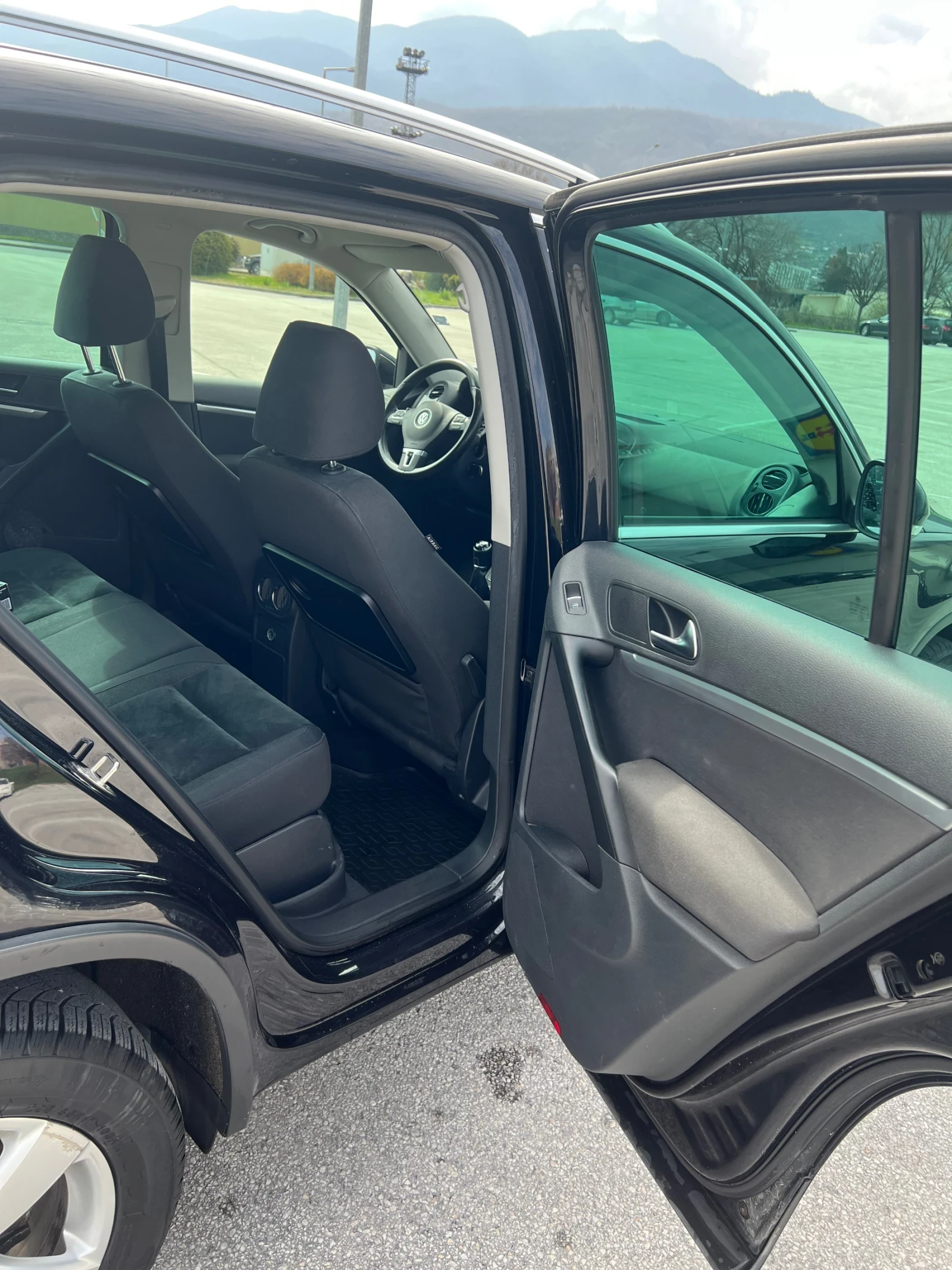 VW Tiguan, снимка 14 - Автомобили и джипове - 54039560