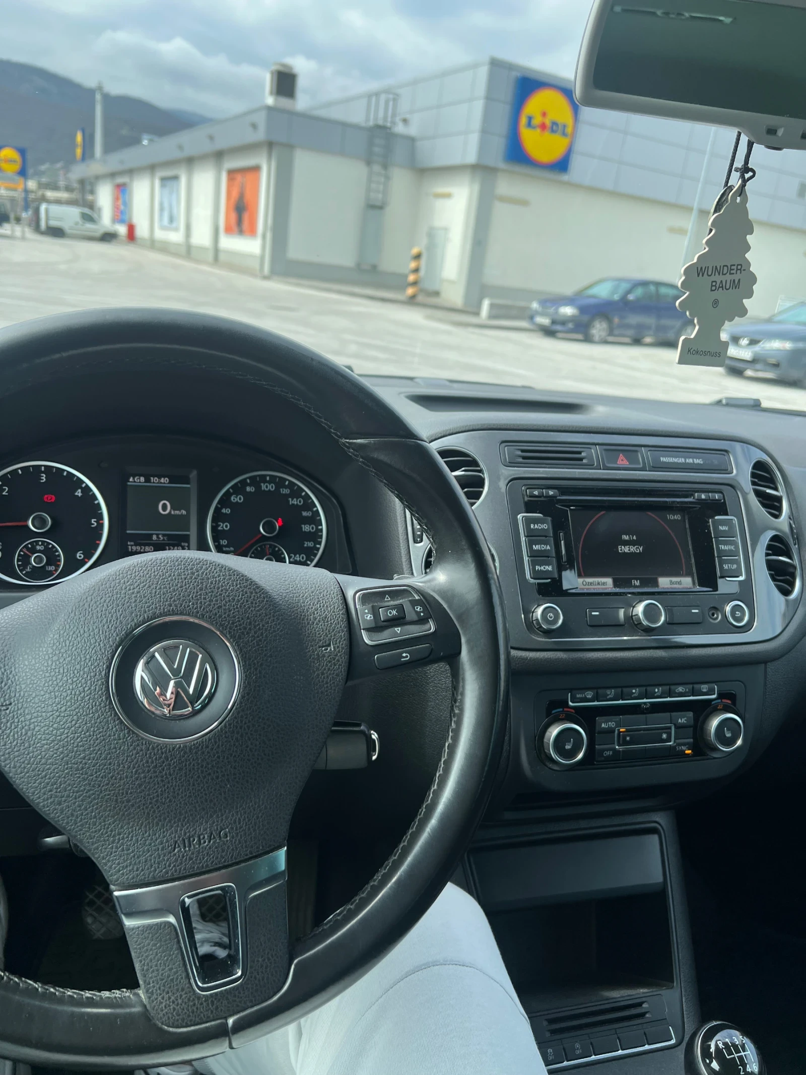 VW Tiguan, снимка 17 - Автомобили и джипове - 54039560