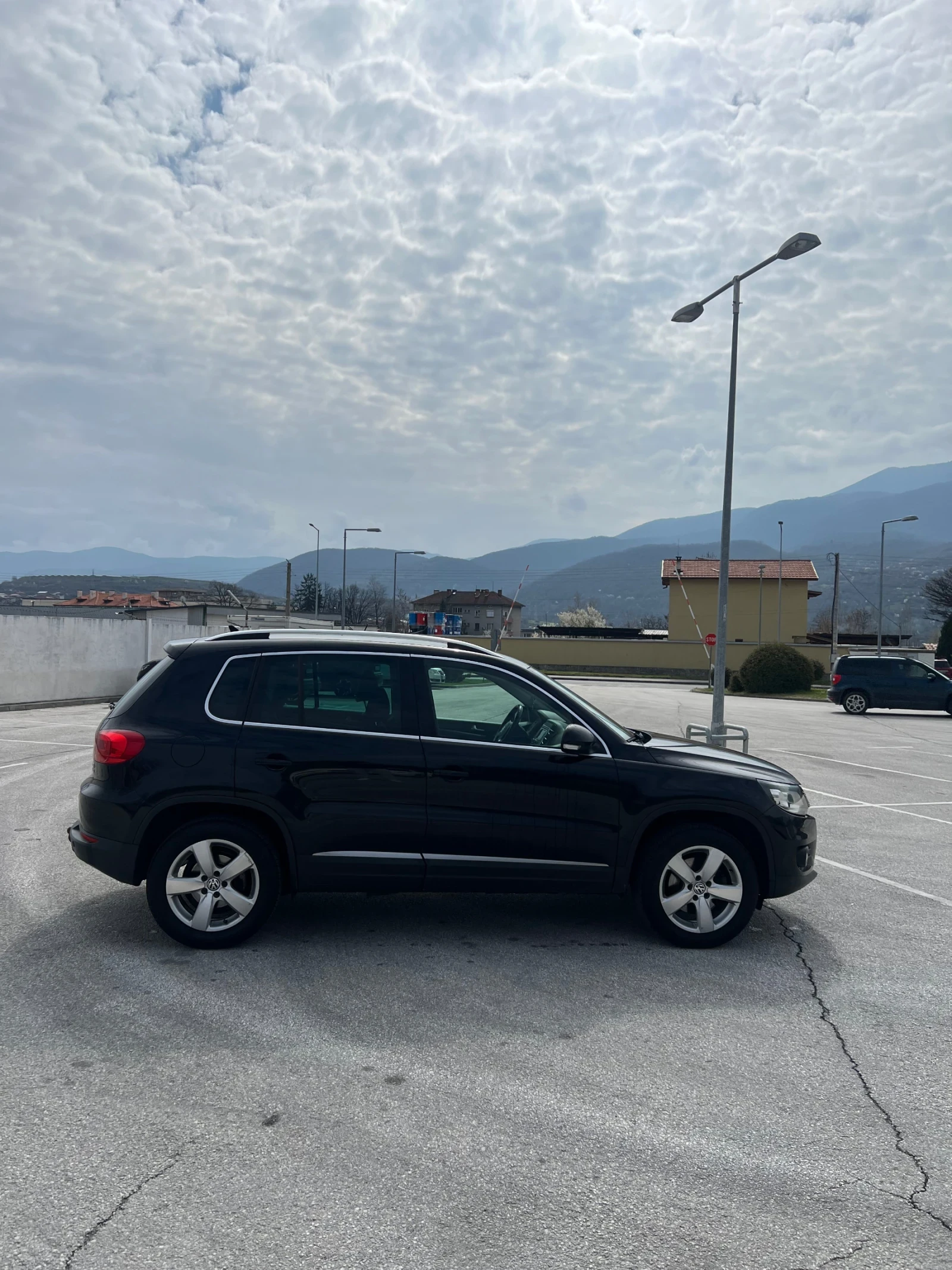 VW Tiguan, снимка 2 - Автомобили и джипове - 54039560