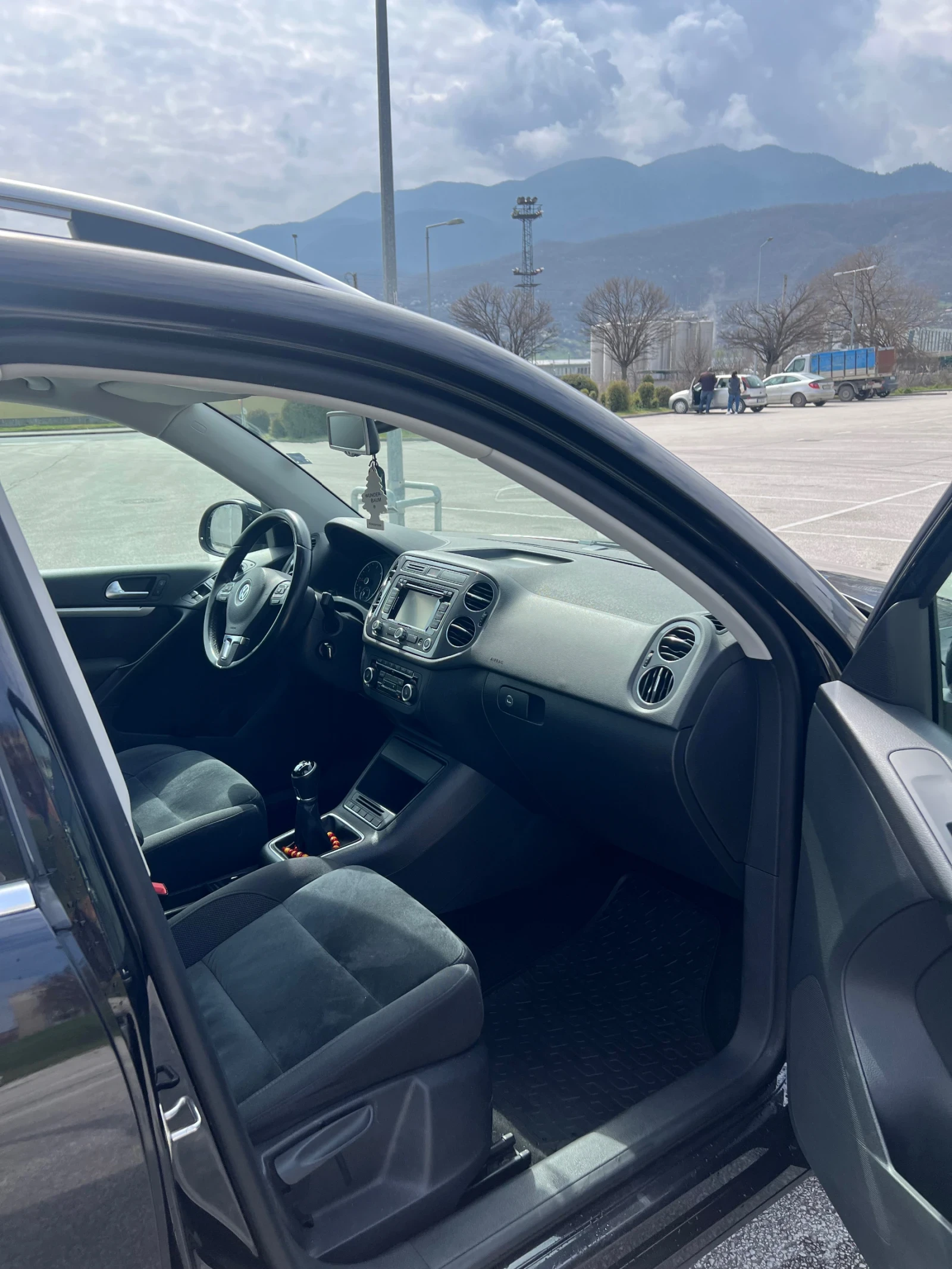 VW Tiguan, снимка 15 - Автомобили и джипове - 54039560