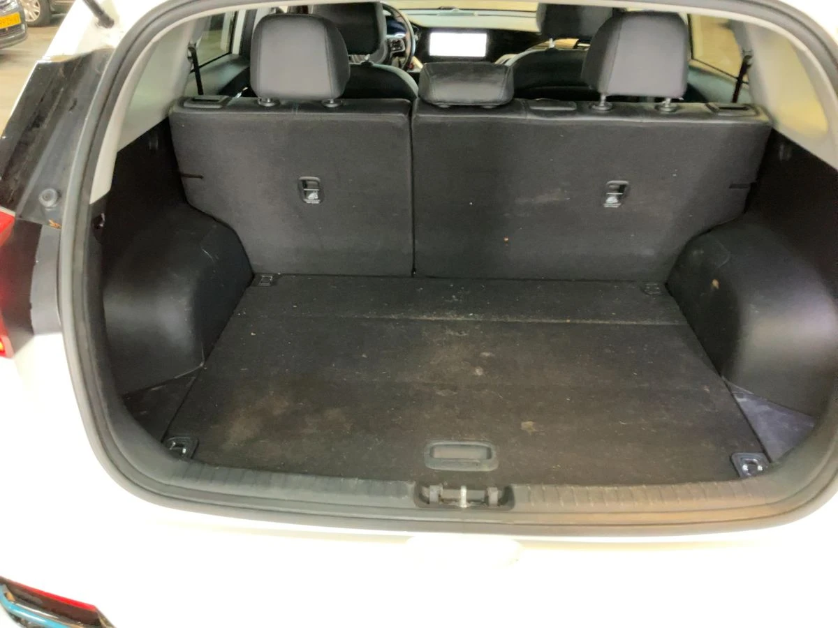 Kia Niro 64kw-204кс-Очакван внос., снимка 13 - Автомобили и джипове - 54603835