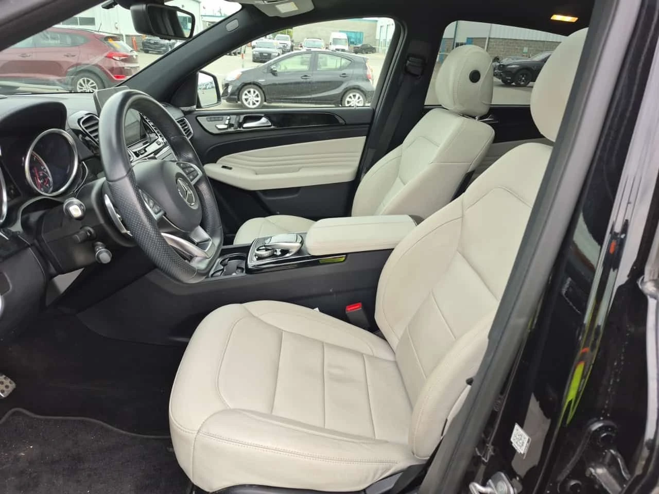 Mercedes-Benz GLE  AMG 43 | COUPE | MEMORY | ДВА КЛЮЧА | DISTRONIC , снимка 6 - Автомобили и джипове - 54631235