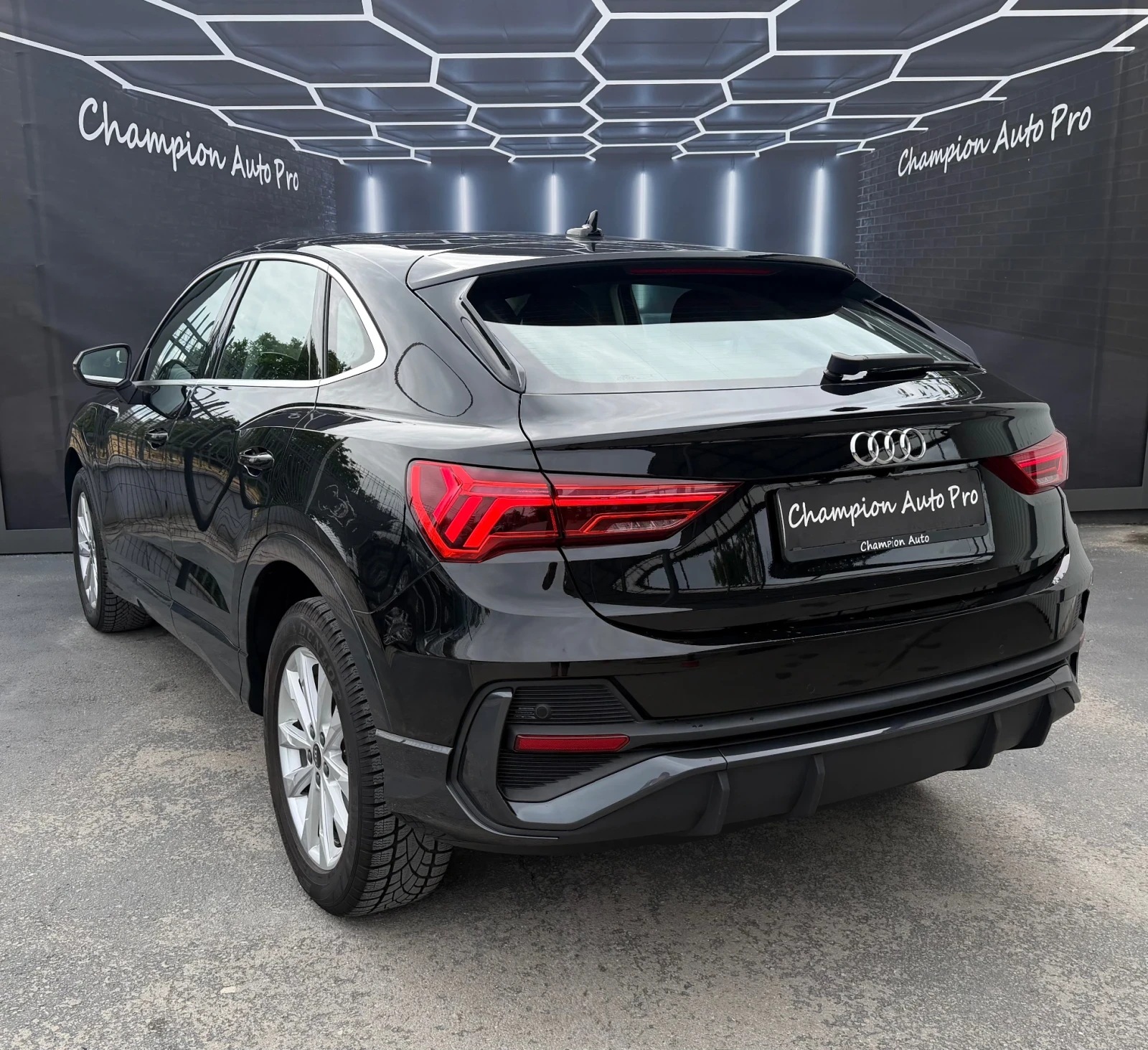 Audi Q3 Sportback 45TFSI S-line Leder CAM, снимка 4 - Автомобили и джипове - 54890792