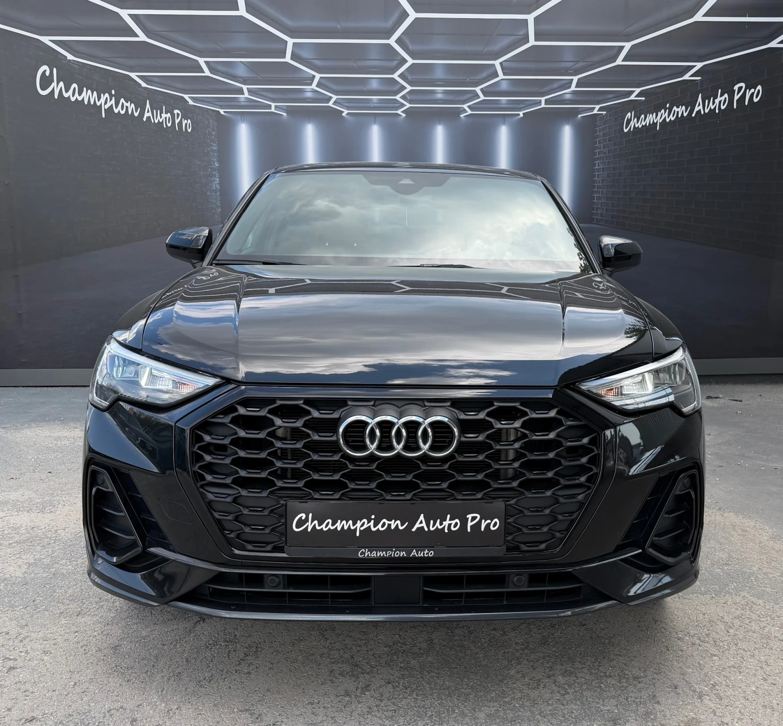 Audi Q3 Sportback 45TFSI S-line , снимка 2 - Автомобили и джипове - 55022635