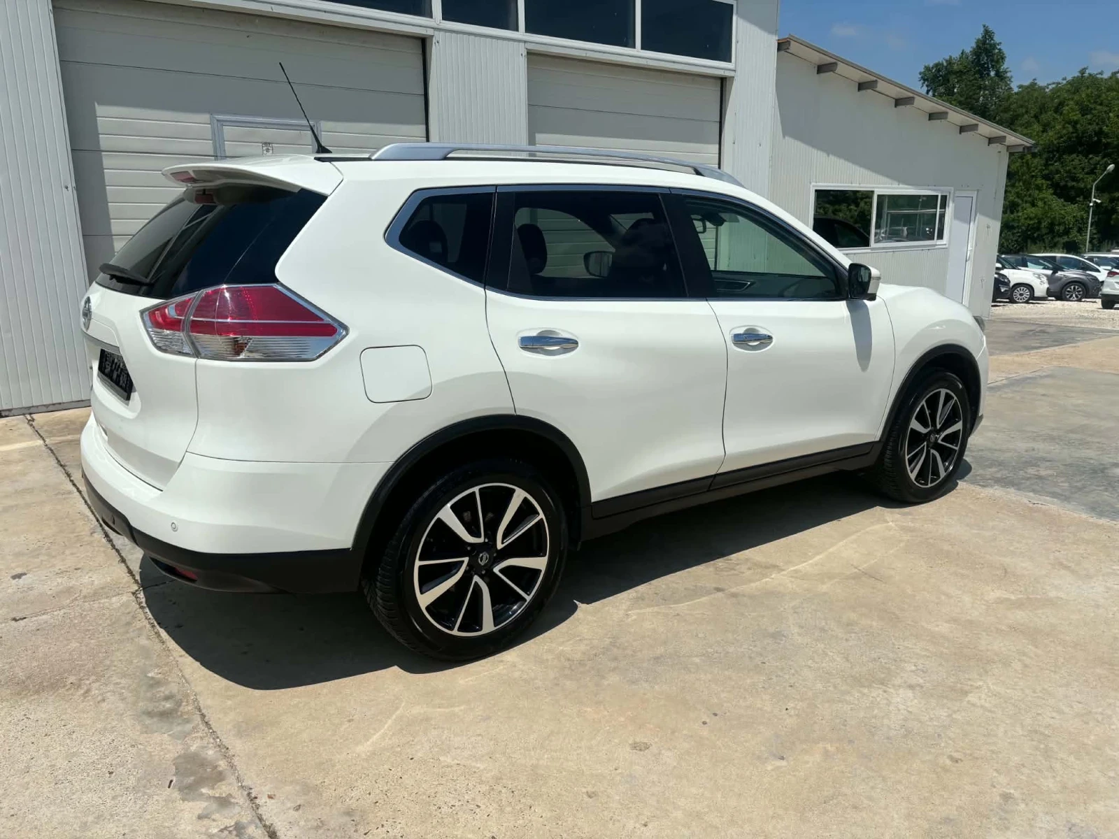 Nissan X-trail 1.6dci 131к.с* Navi-360* Бяла Перла* Камера* , снимка 13 - Автомобили и джипове - 55171142