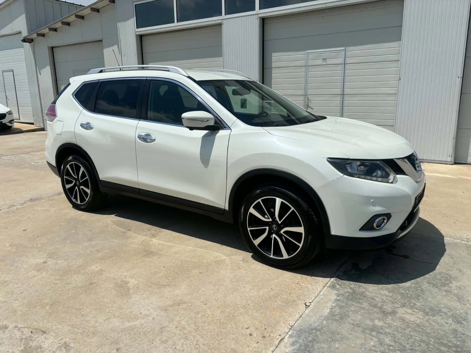 Nissan X-trail 1.6dci 131к.с* Navi-360* Бяла Перла* Камера* , снимка 12 - Автомобили и джипове - 55171142