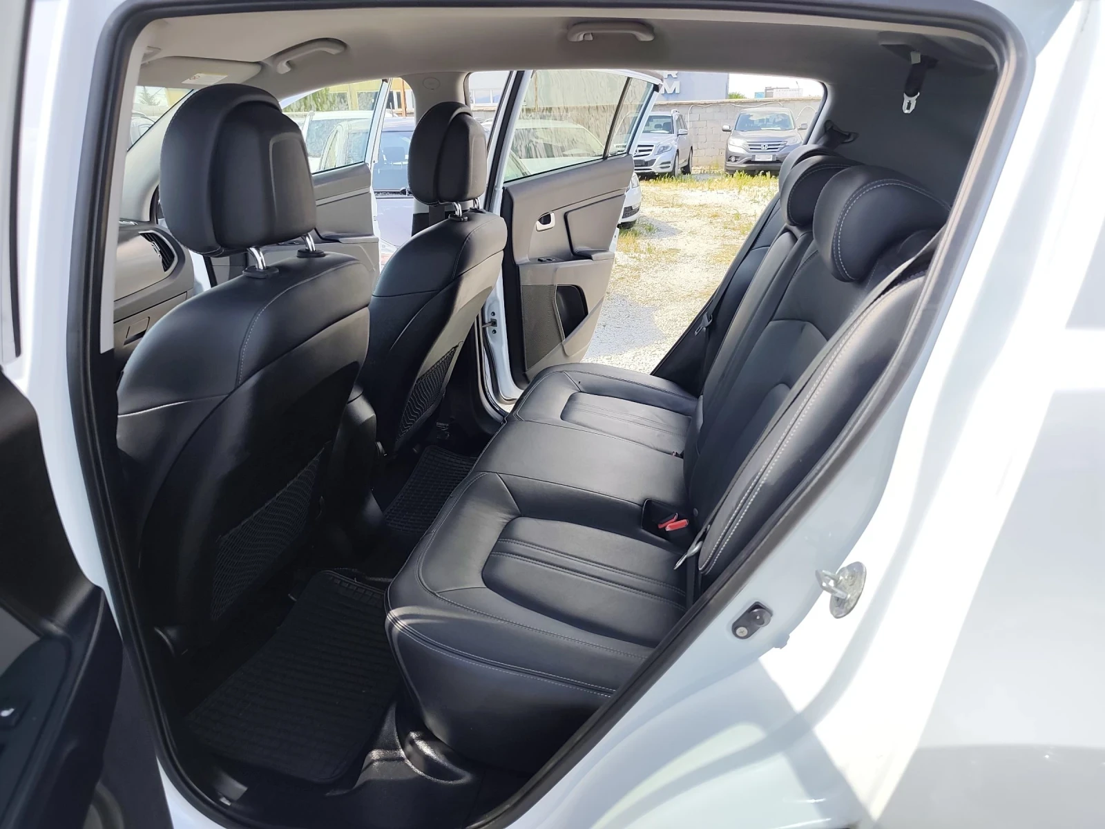 Kia Sportage 2.0, 4х4, автоматик , снимка 8 - Автомобили и джипове - 55321339
