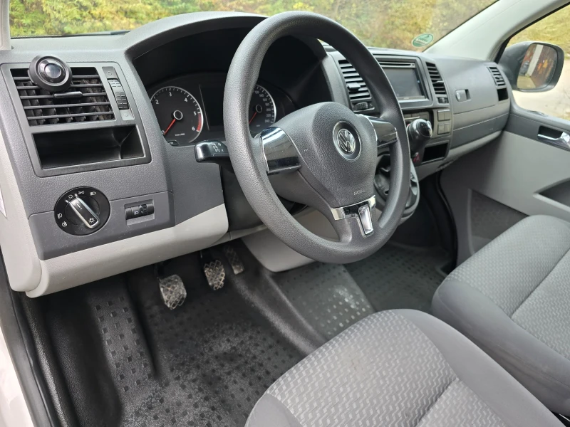 VW T5 Transporter 2.0 TDI , снимка 8 - Бусове и автобуси - 52355978