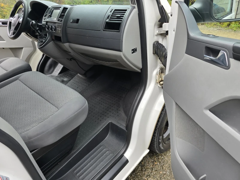 VW T5 Transporter 2.0 TDI , снимка 12 - Бусове и автобуси - 52355978