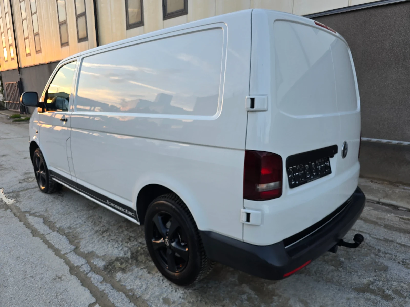 VW T5 Transporter 2.0 TDI  - изображение 3