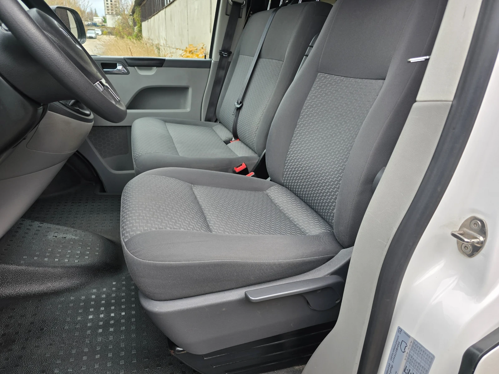 VW T5 Transporter 2.0 TDI  - изображение 10