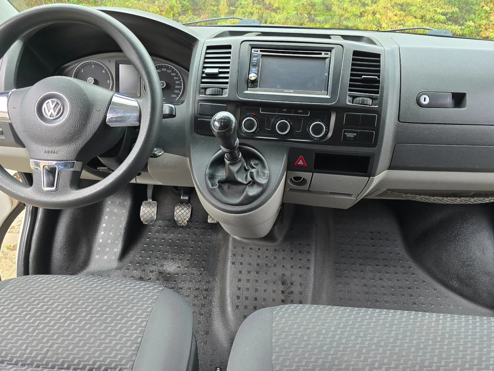 VW T5 Transporter 2.0 TDI  - изображение 9