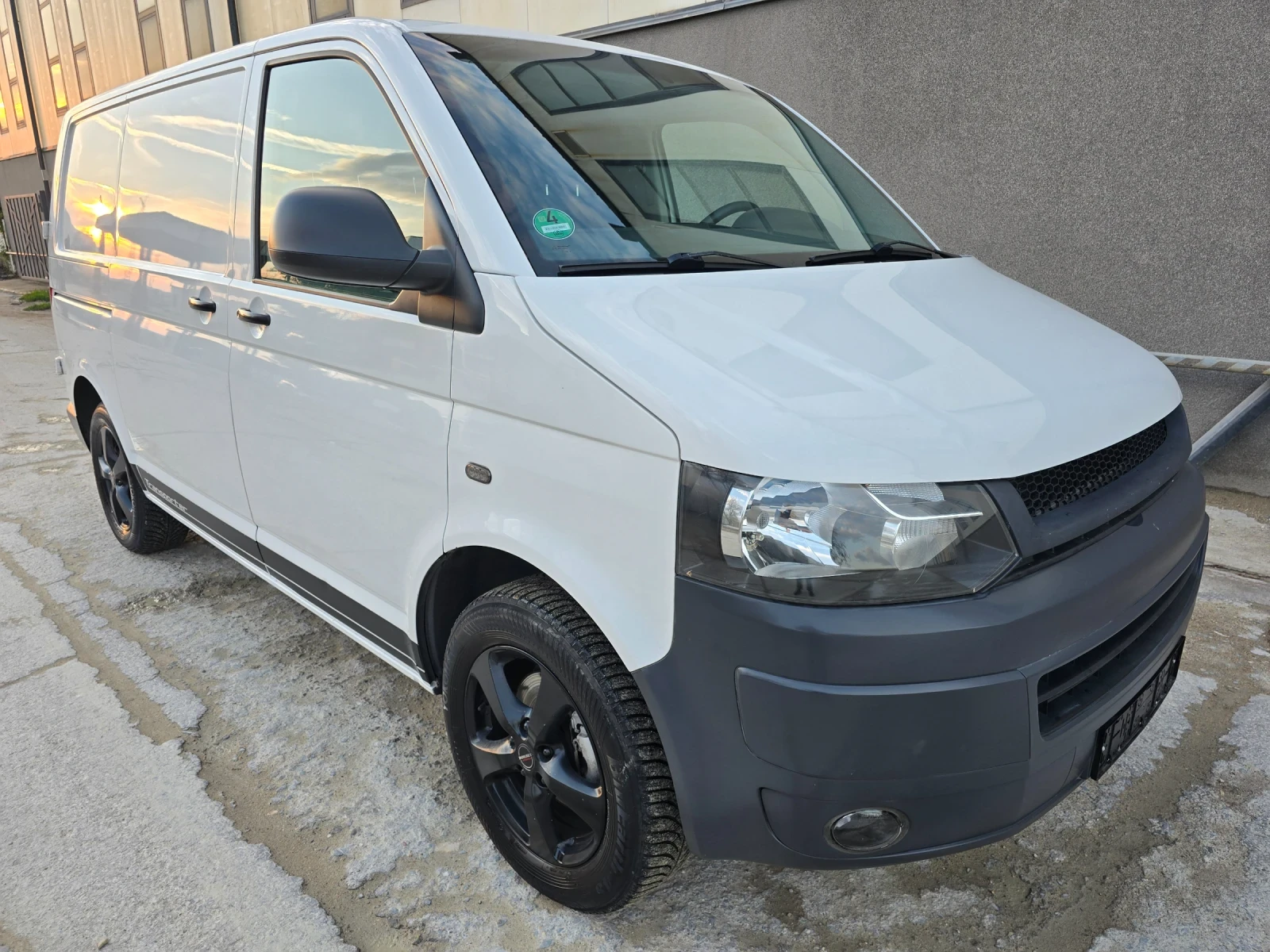 VW T5 Transporter 2.0 TDI  - изображение 6