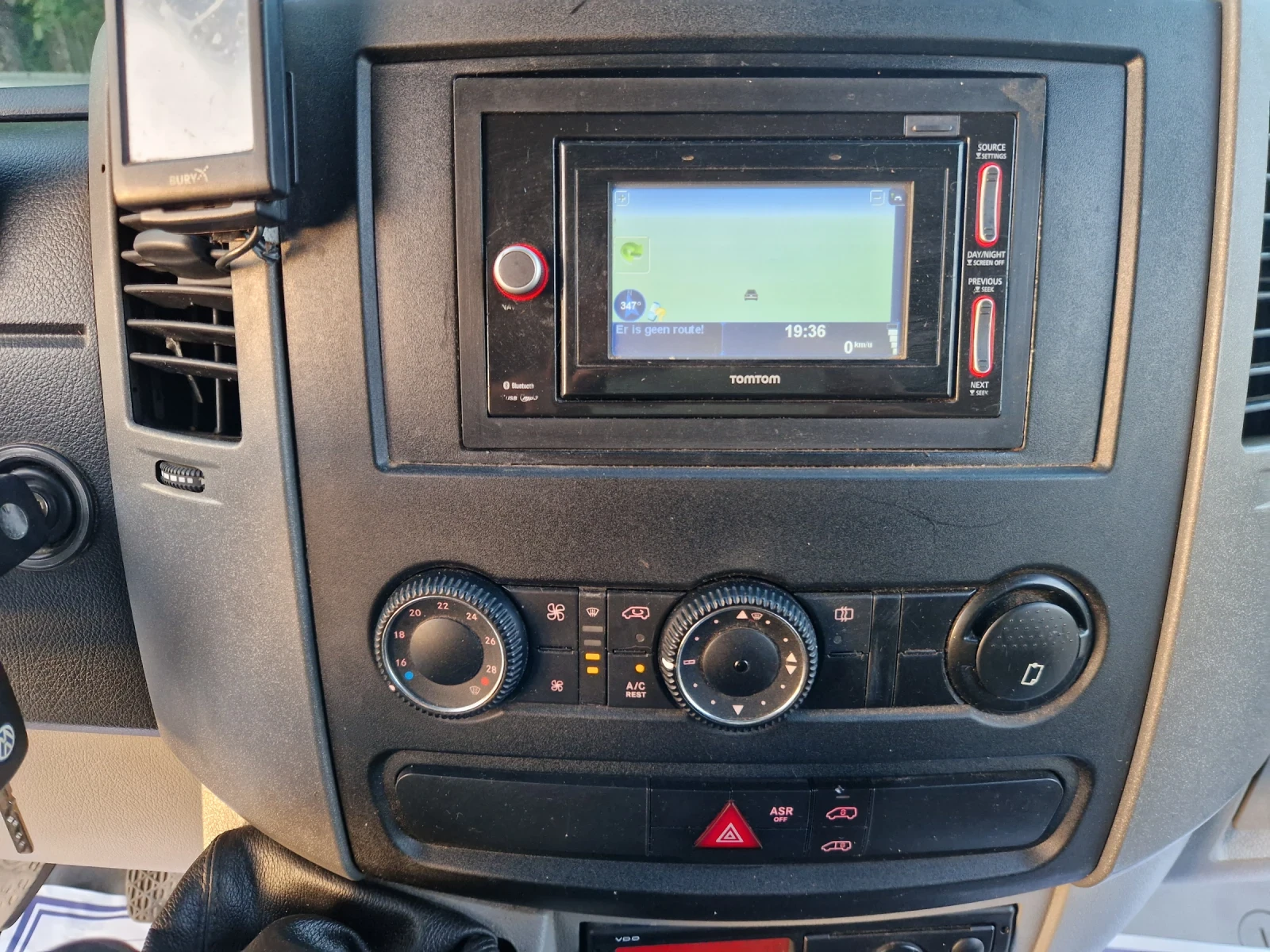 VW Crafter 2.5 TDI L2 H2, снимка 12 - Бусове и автобуси - 54623066