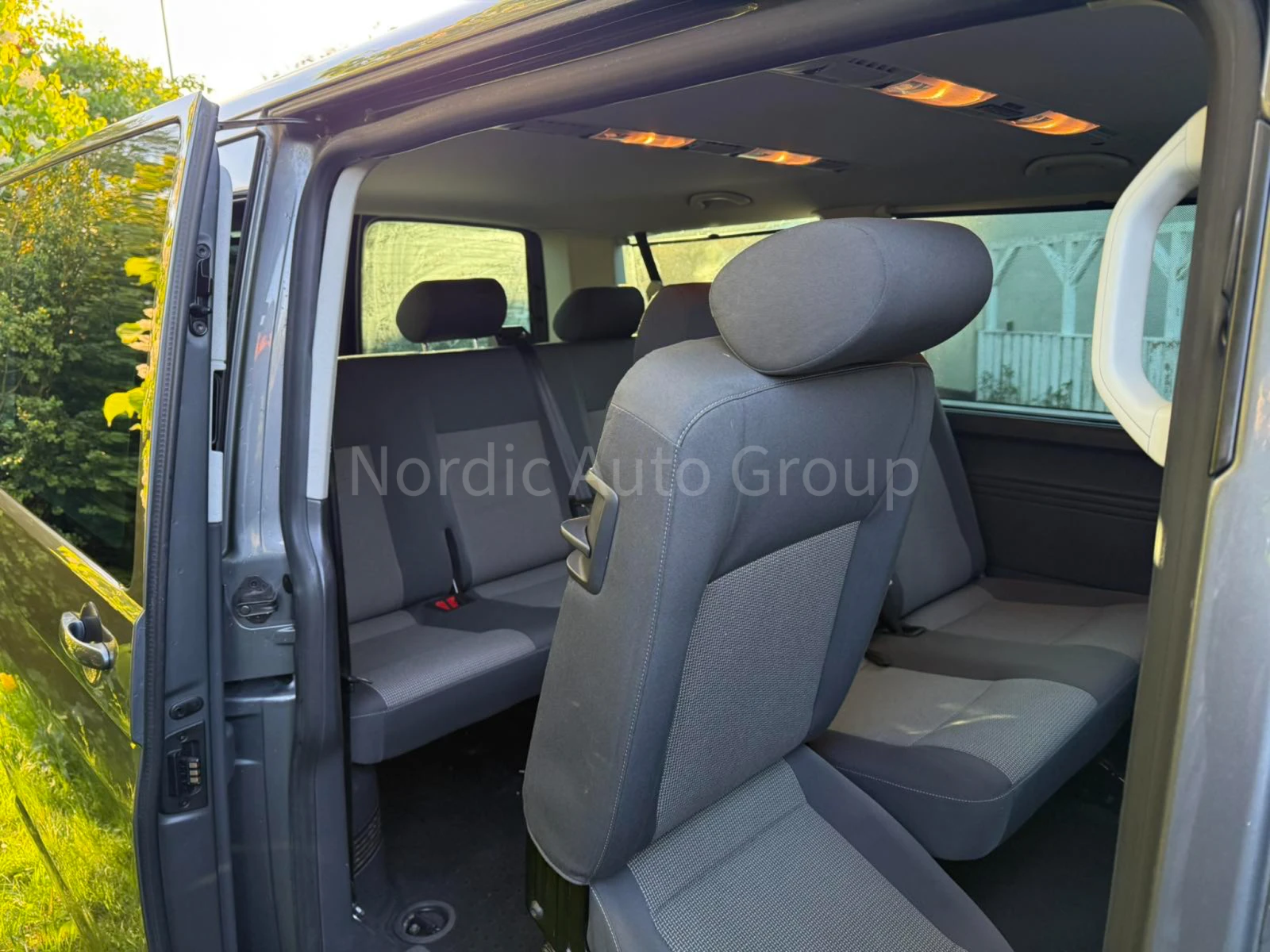 VW Caravelle Бензин/ Метан, снимка 10 - Бусове и автобуси - 54731131