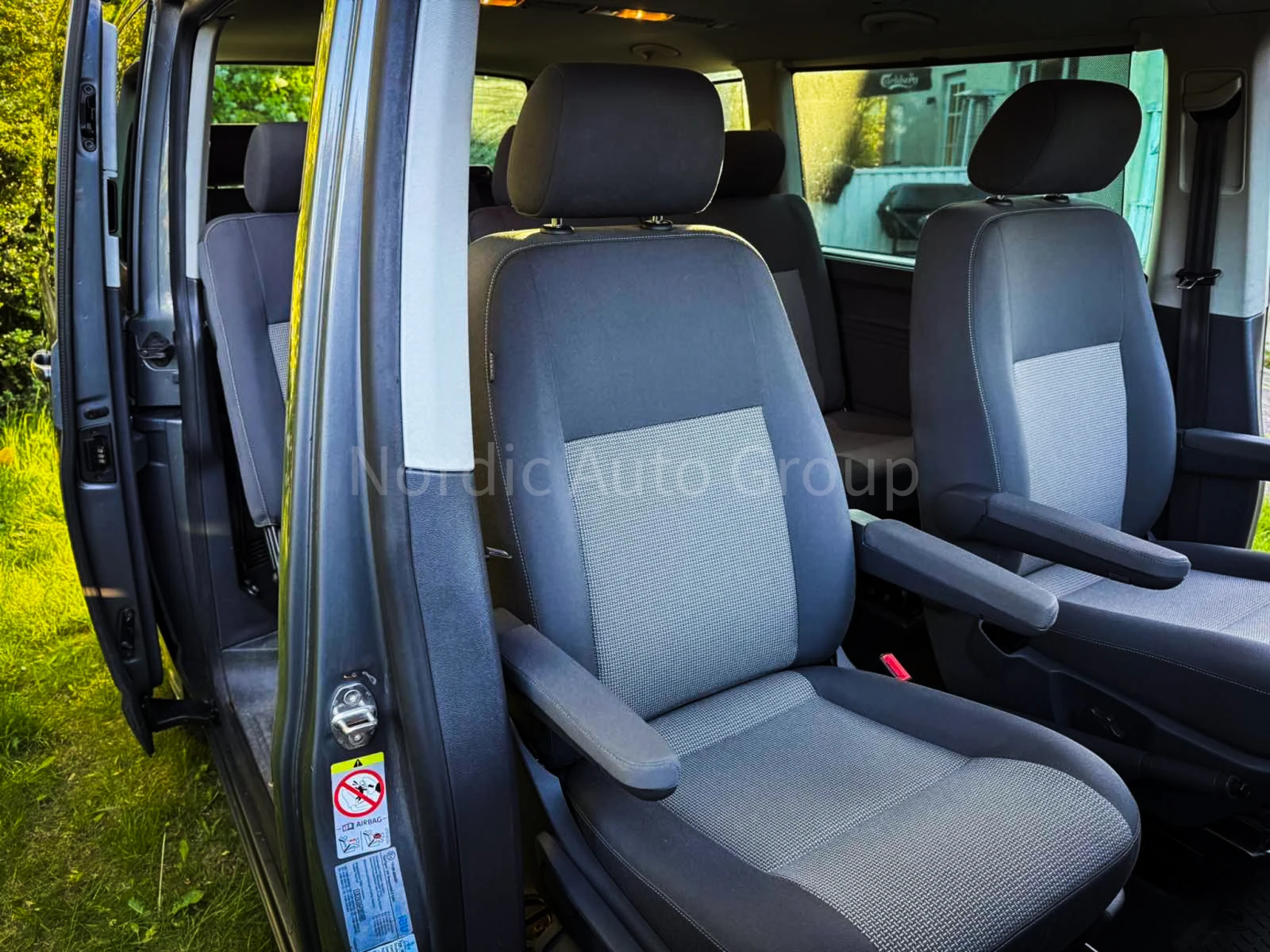 VW Caravelle Бензин/ Метан, снимка 8 - Бусове и автобуси - 54731131
